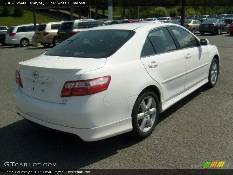 Super White / Charcoal 2009 Toyota Camry SE