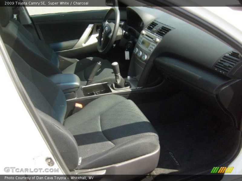 Super White / Charcoal 2009 Toyota Camry SE