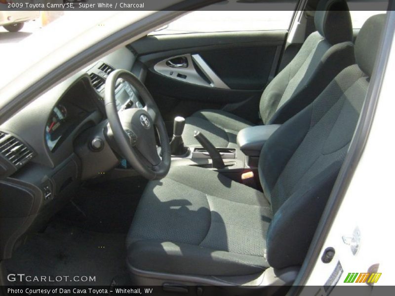 Super White / Charcoal 2009 Toyota Camry SE