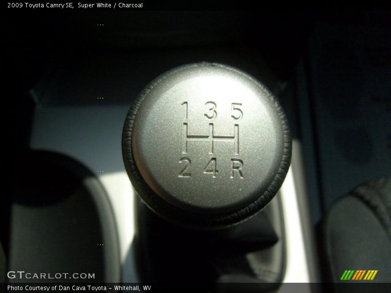 Super White / Charcoal 2009 Toyota Camry SE