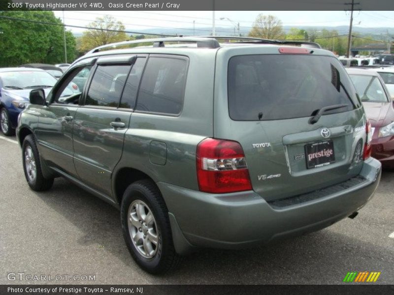 Oasis Green Pearl / Gray 2005 Toyota Highlander V6 4WD