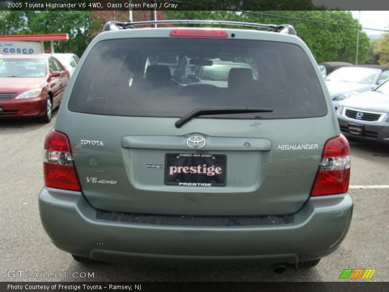 Oasis Green Pearl / Gray 2005 Toyota Highlander V6 4WD