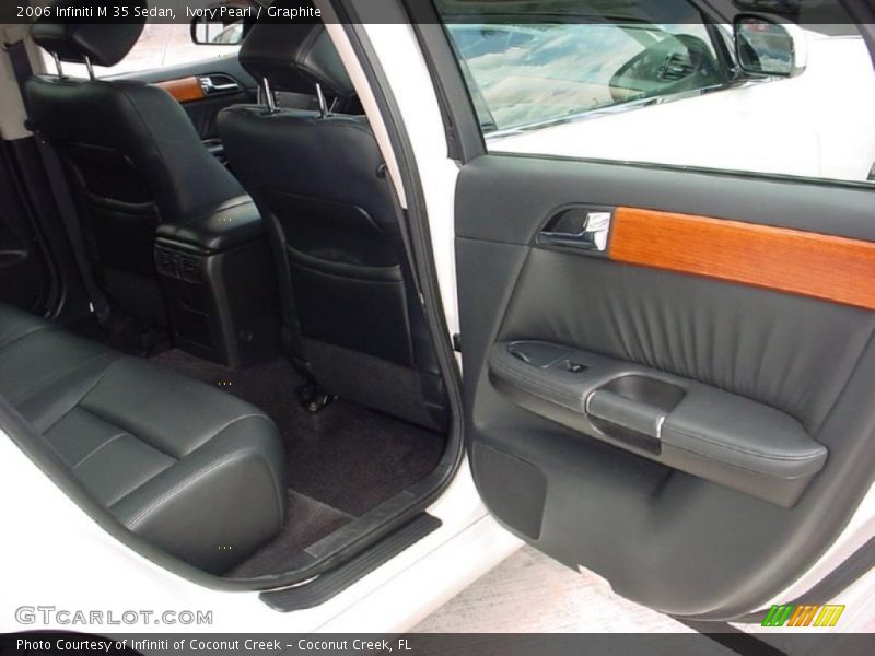 Ivory Pearl / Graphite 2006 Infiniti M 35 Sedan
