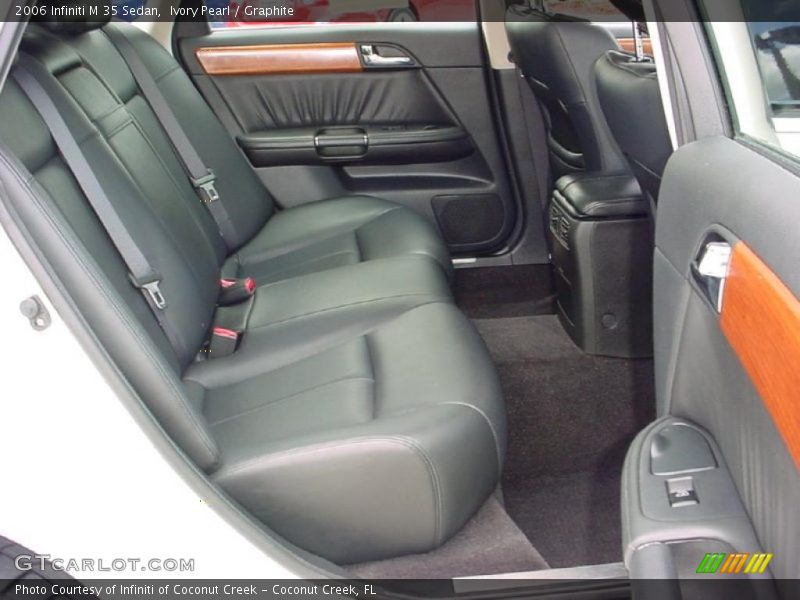Ivory Pearl / Graphite 2006 Infiniti M 35 Sedan