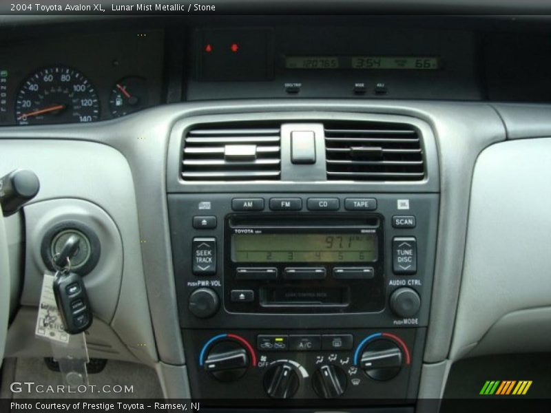 Lunar Mist Metallic / Stone 2004 Toyota Avalon XL