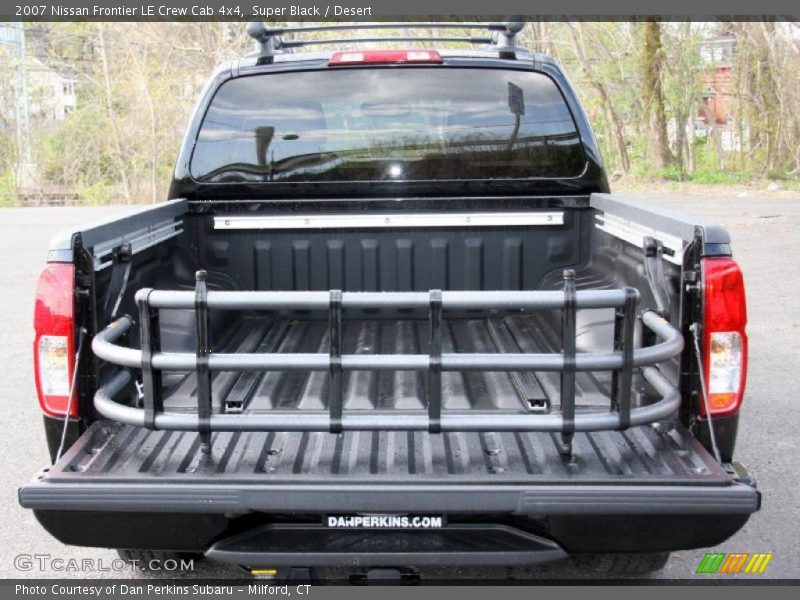 Super Black / Desert 2007 Nissan Frontier LE Crew Cab 4x4