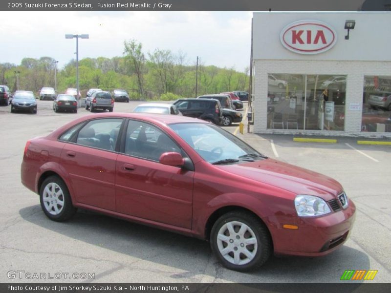 Fusion Red Metallic / Gray 2005 Suzuki Forenza S Sedan