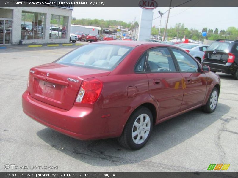 Fusion Red Metallic / Gray 2005 Suzuki Forenza S Sedan