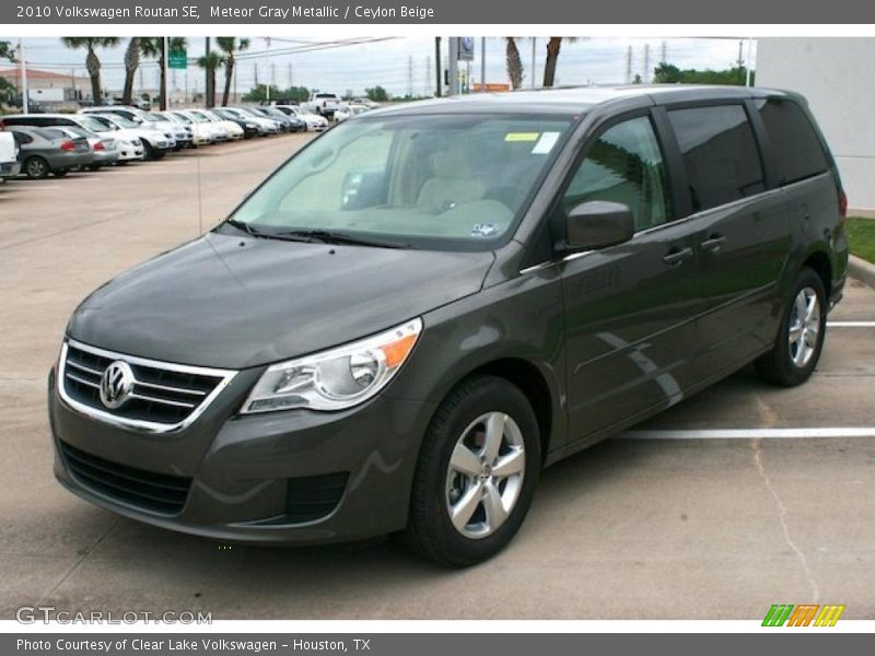 Meteor Gray Metallic / Ceylon Beige 2010 Volkswagen Routan SE