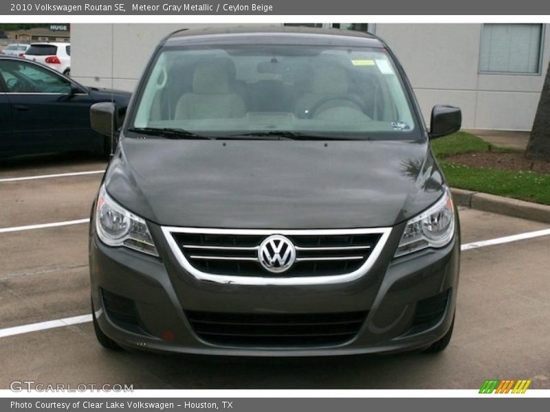 Meteor Gray Metallic / Ceylon Beige 2010 Volkswagen Routan SE