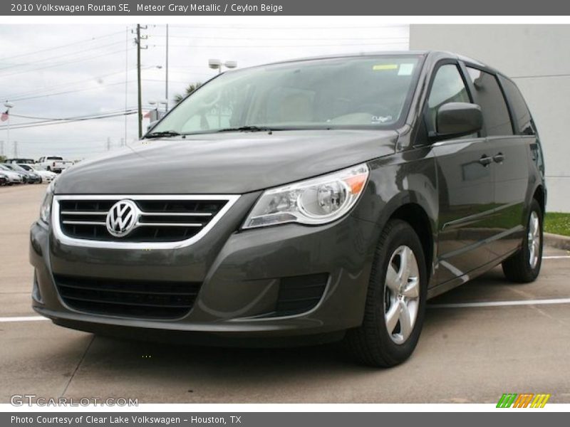 Meteor Gray Metallic / Ceylon Beige 2010 Volkswagen Routan SE
