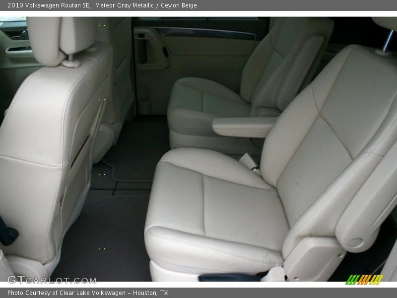 Meteor Gray Metallic / Ceylon Beige 2010 Volkswagen Routan SE