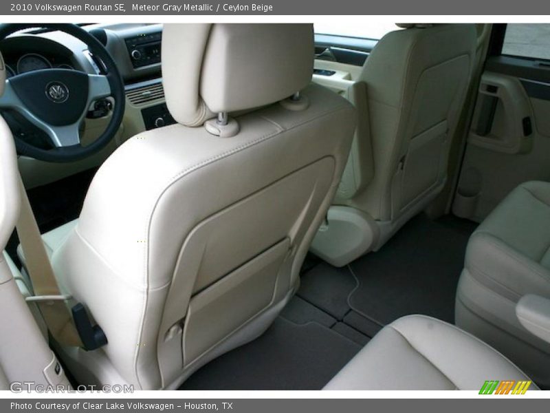 Meteor Gray Metallic / Ceylon Beige 2010 Volkswagen Routan SE