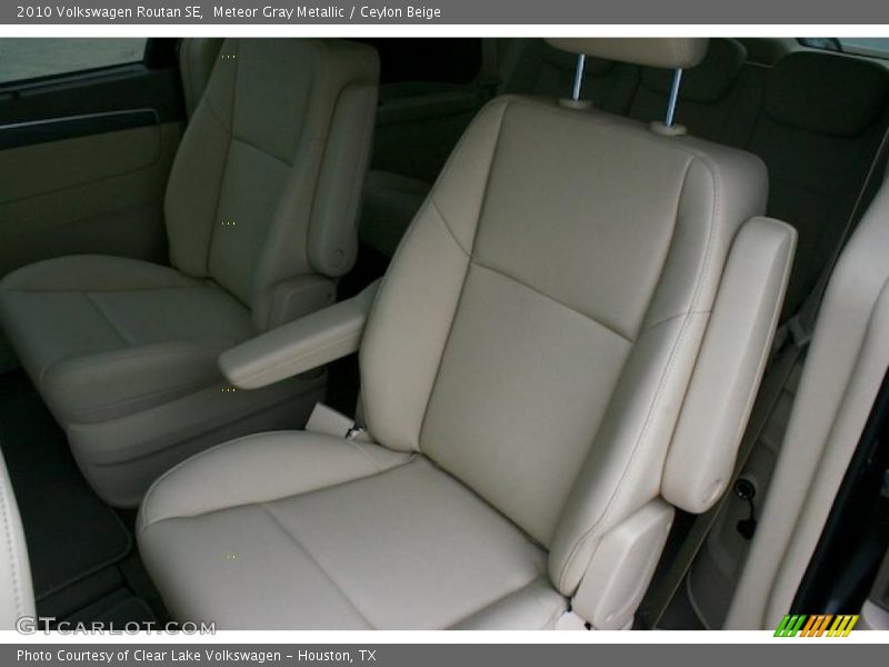Meteor Gray Metallic / Ceylon Beige 2010 Volkswagen Routan SE