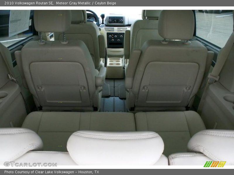 Meteor Gray Metallic / Ceylon Beige 2010 Volkswagen Routan SE