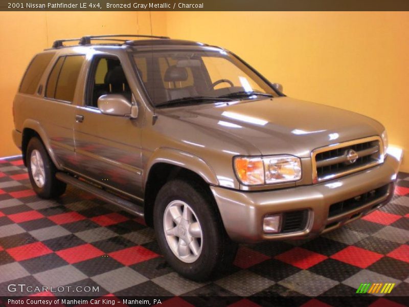 Bronzed Gray Metallic / Charcoal 2001 Nissan Pathfinder LE 4x4
