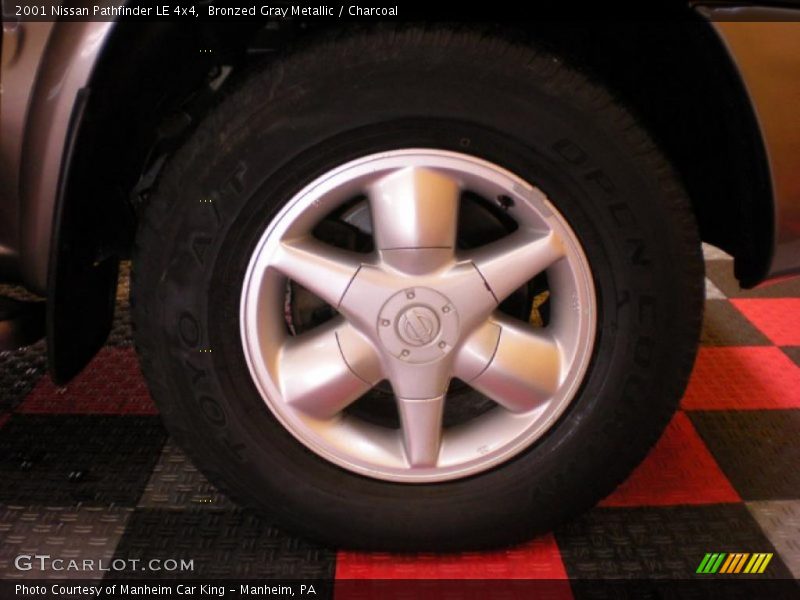 Bronzed Gray Metallic / Charcoal 2001 Nissan Pathfinder LE 4x4