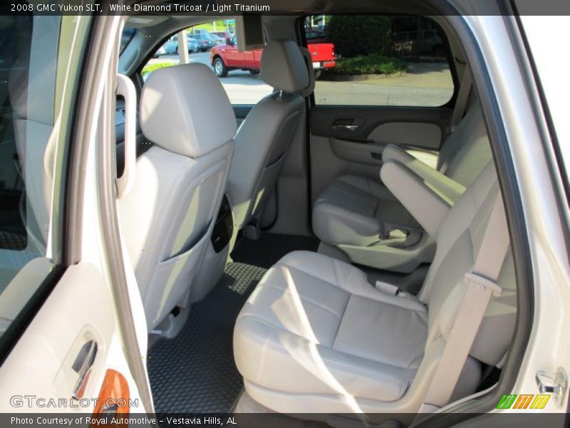 White Diamond Tricoat / Light Titanium 2008 GMC Yukon SLT
