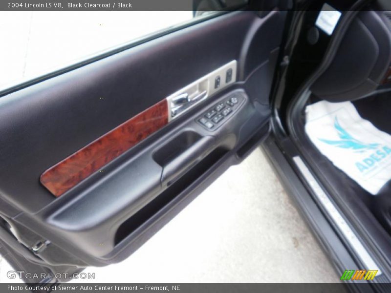 Black Clearcoat / Black 2004 Lincoln LS V8