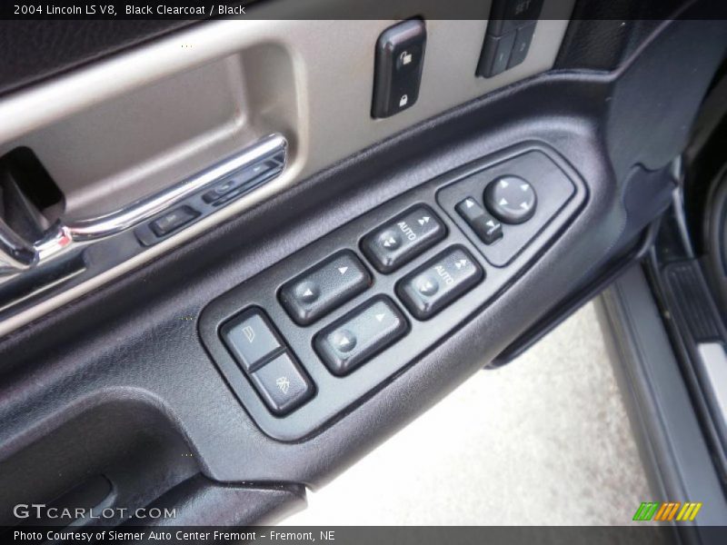 Black Clearcoat / Black 2004 Lincoln LS V8