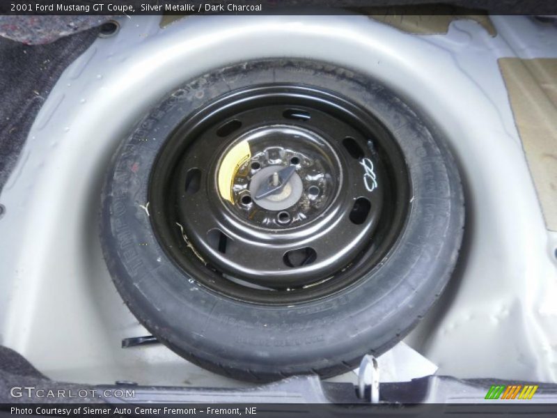 Silver Metallic / Dark Charcoal 2001 Ford Mustang GT Coupe