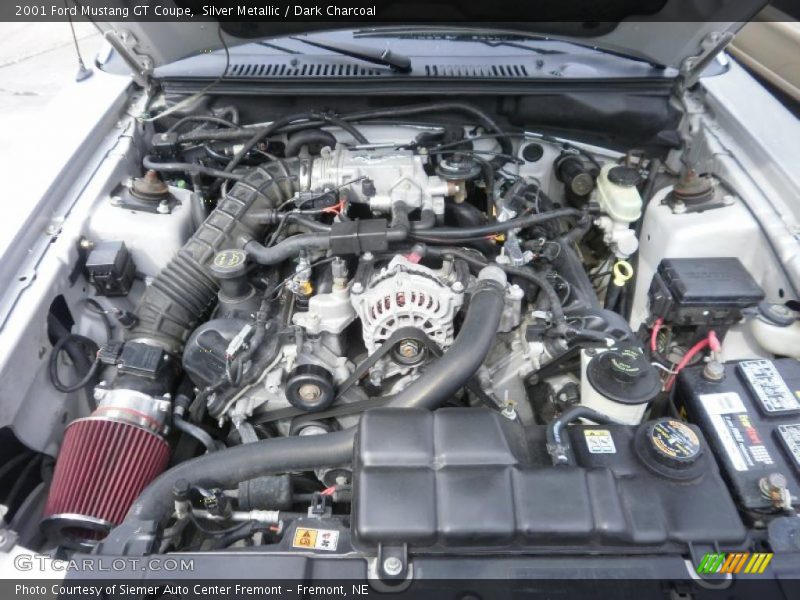 Silver Metallic / Dark Charcoal 2001 Ford Mustang GT Coupe