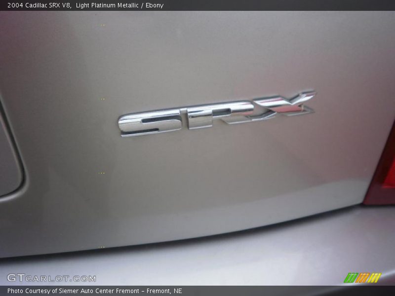 Light Platinum Metallic / Ebony 2004 Cadillac SRX V8