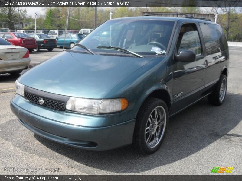 Light Argentine Green Metallic / Graphite Gray 1997 Nissan Quest XE