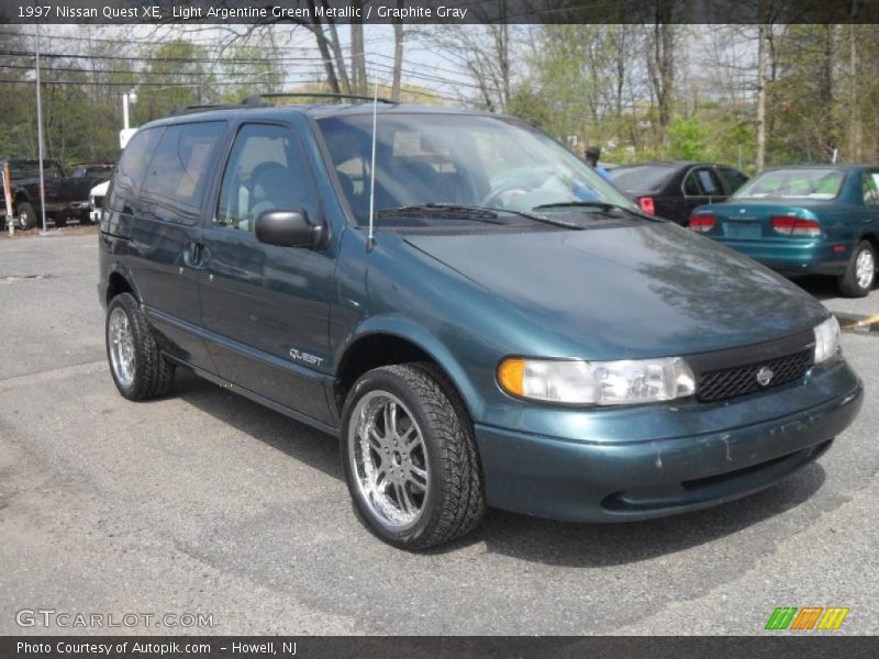 Light Argentine Green Metallic / Graphite Gray 1997 Nissan Quest XE