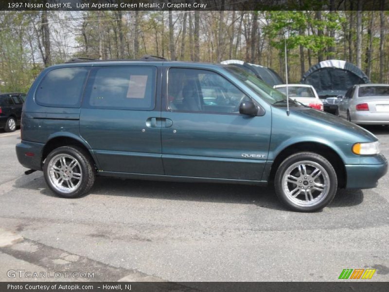 Light Argentine Green Metallic / Graphite Gray 1997 Nissan Quest XE