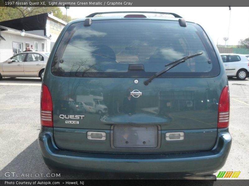 Light Argentine Green Metallic / Graphite Gray 1997 Nissan Quest XE