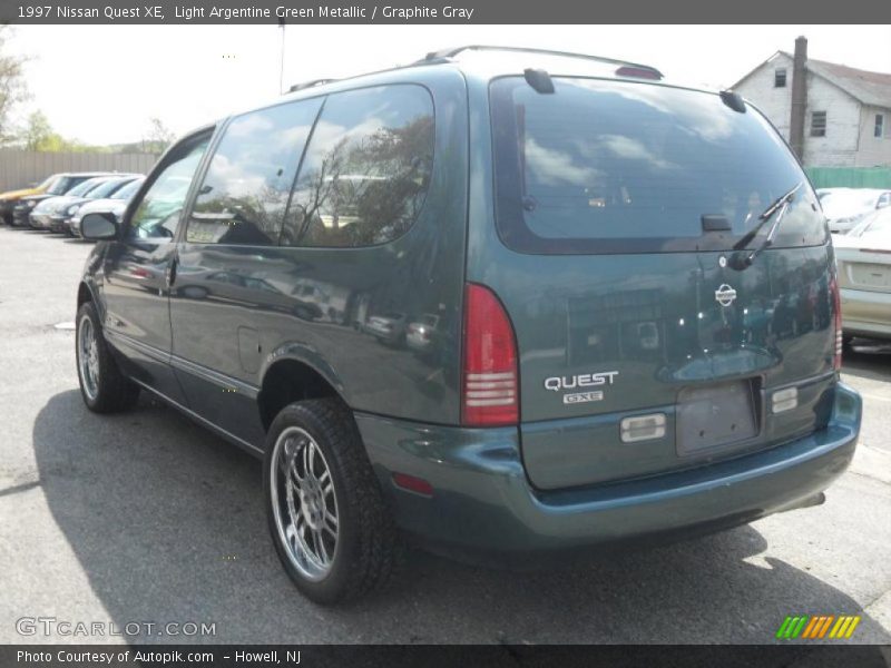 Light Argentine Green Metallic / Graphite Gray 1997 Nissan Quest XE