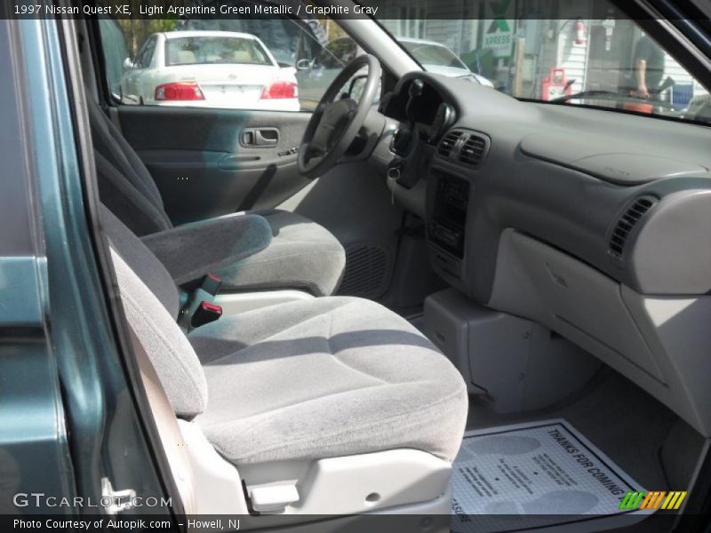 Light Argentine Green Metallic / Graphite Gray 1997 Nissan Quest XE