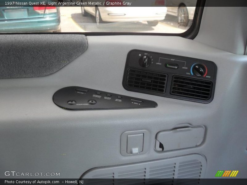 Light Argentine Green Metallic / Graphite Gray 1997 Nissan Quest XE