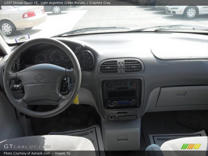 Light Argentine Green Metallic / Graphite Gray 1997 Nissan Quest XE