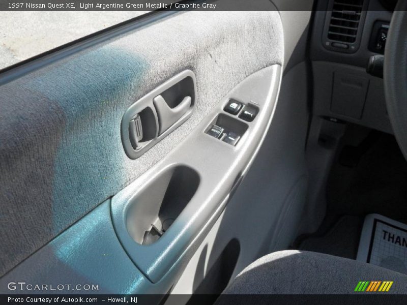 Light Argentine Green Metallic / Graphite Gray 1997 Nissan Quest XE