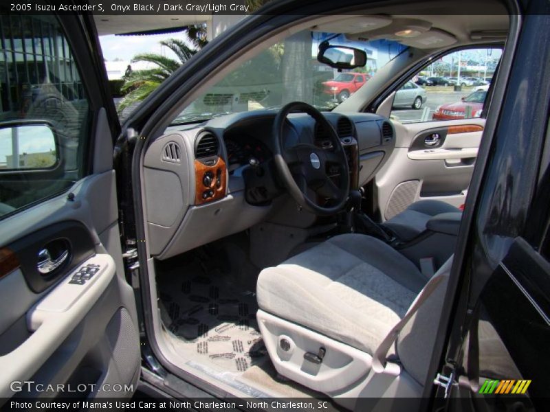 Onyx Black / Dark Gray/Light Gray 2005 Isuzu Ascender S