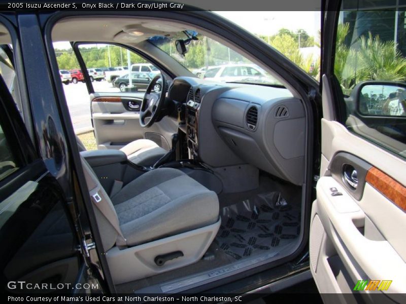 Onyx Black / Dark Gray/Light Gray 2005 Isuzu Ascender S