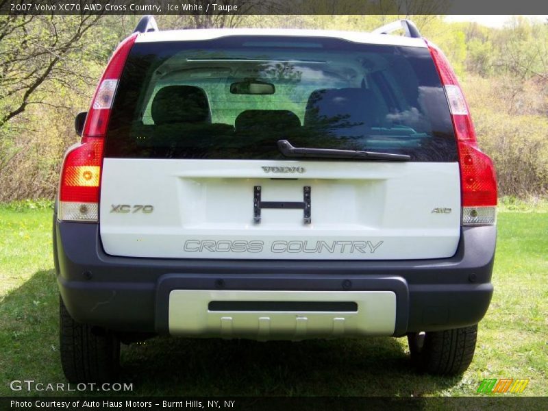 Ice White / Taupe 2007 Volvo XC70 AWD Cross Country