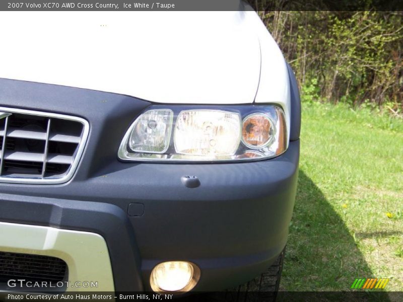 Ice White / Taupe 2007 Volvo XC70 AWD Cross Country