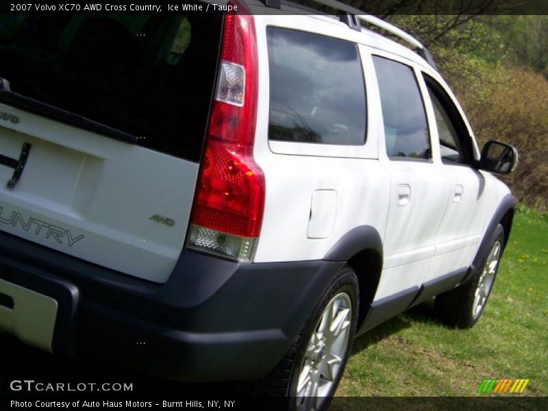 Ice White / Taupe 2007 Volvo XC70 AWD Cross Country