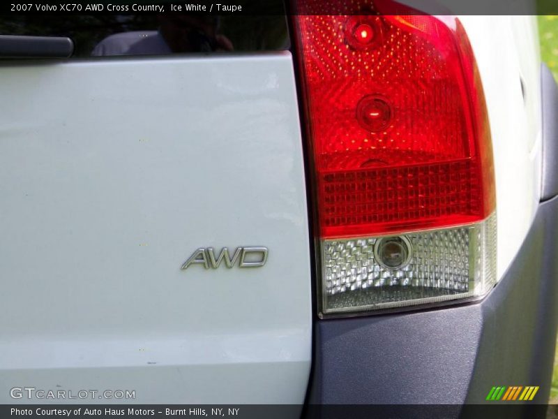 Ice White / Taupe 2007 Volvo XC70 AWD Cross Country