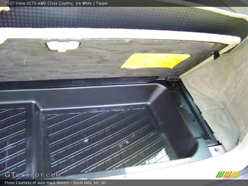 Ice White / Taupe 2007 Volvo XC70 AWD Cross Country
