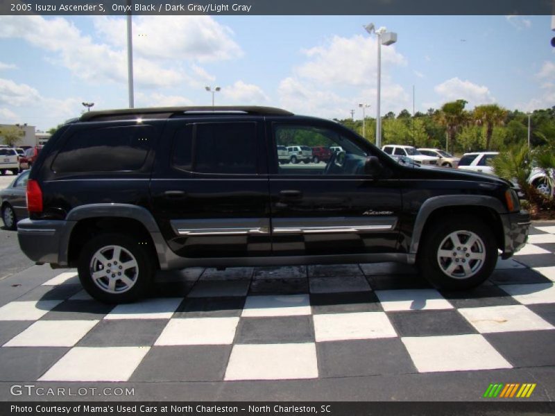 Onyx Black / Dark Gray/Light Gray 2005 Isuzu Ascender S