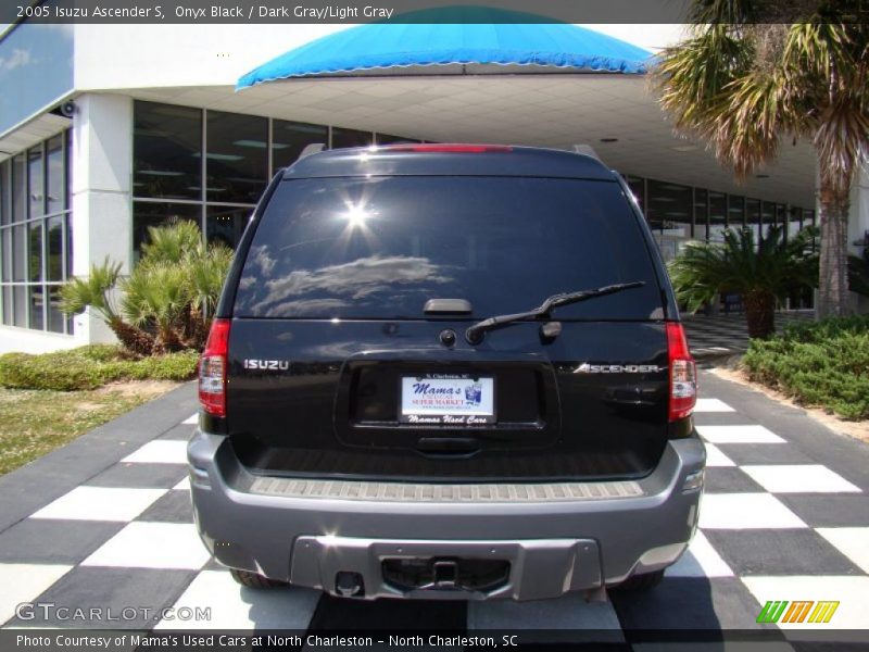 Onyx Black / Dark Gray/Light Gray 2005 Isuzu Ascender S