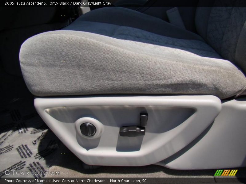 Onyx Black / Dark Gray/Light Gray 2005 Isuzu Ascender S
