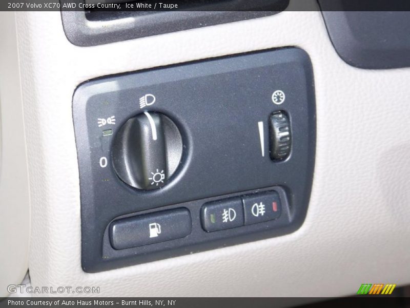 Ice White / Taupe 2007 Volvo XC70 AWD Cross Country