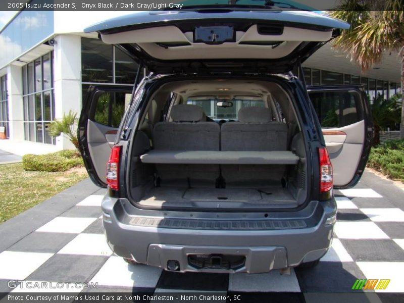 Onyx Black / Dark Gray/Light Gray 2005 Isuzu Ascender S