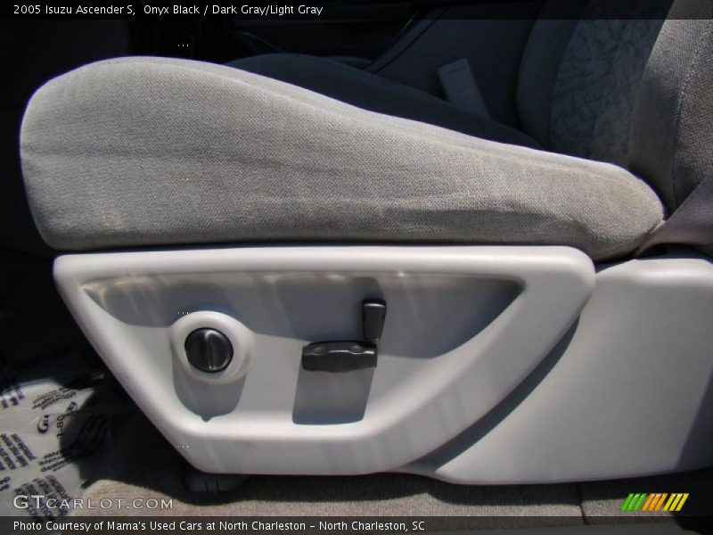 Onyx Black / Dark Gray/Light Gray 2005 Isuzu Ascender S