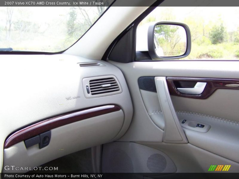 Ice White / Taupe 2007 Volvo XC70 AWD Cross Country